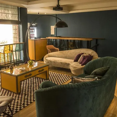 Vanilla Sky Boutique Хостел Тирана