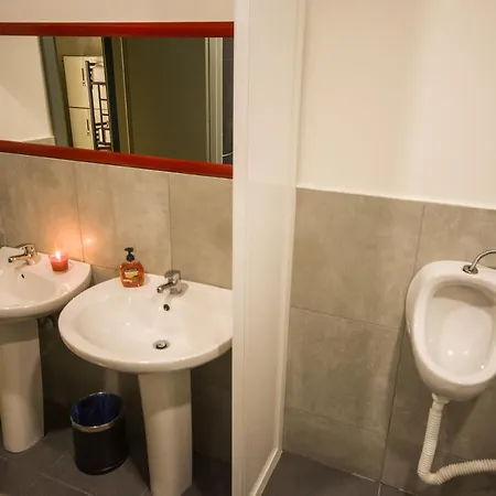Vanilla Sky Boutique Hostel Τίρανα
